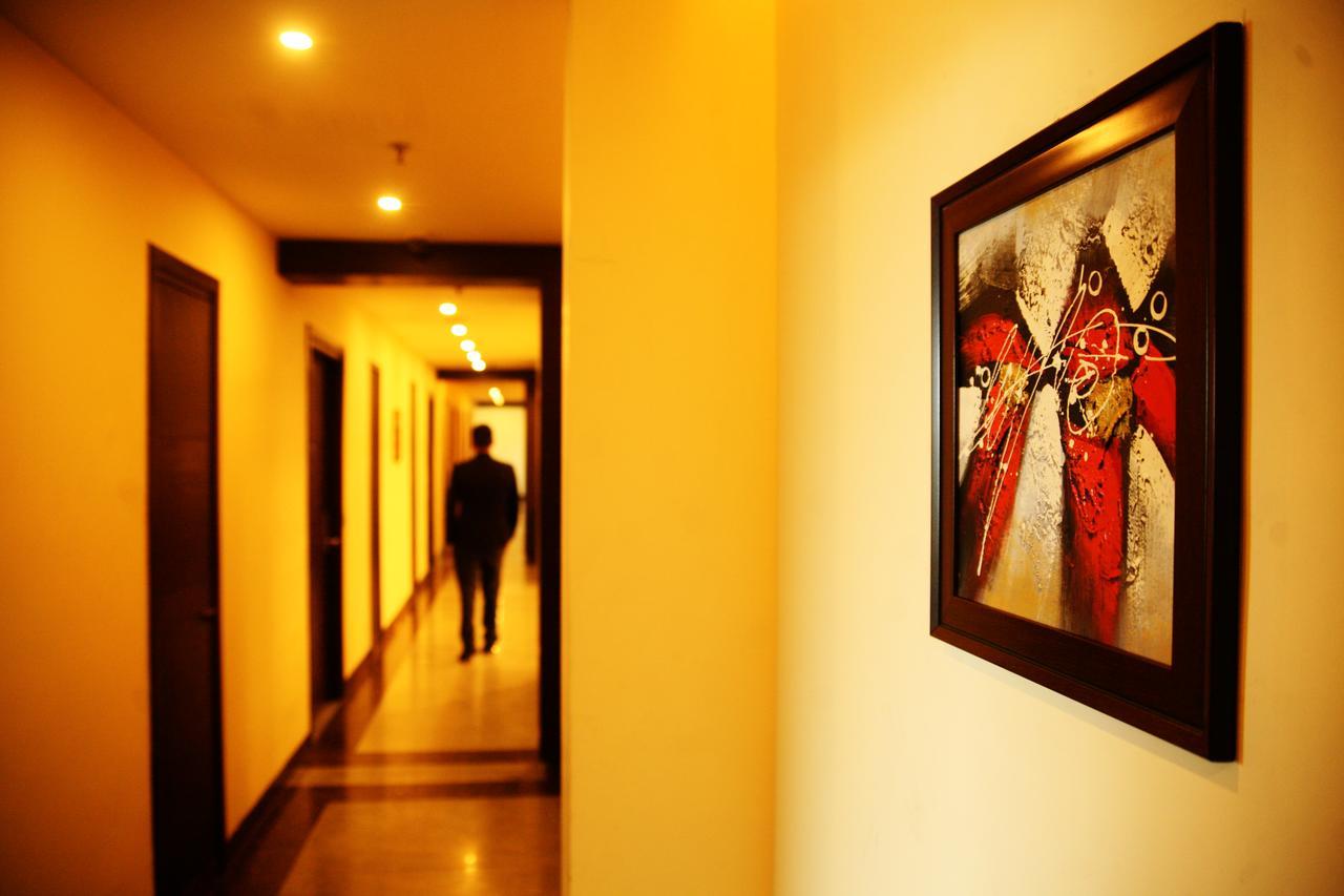 Capital O 7331 Hotel Downtown New Delhi Extérieur photo