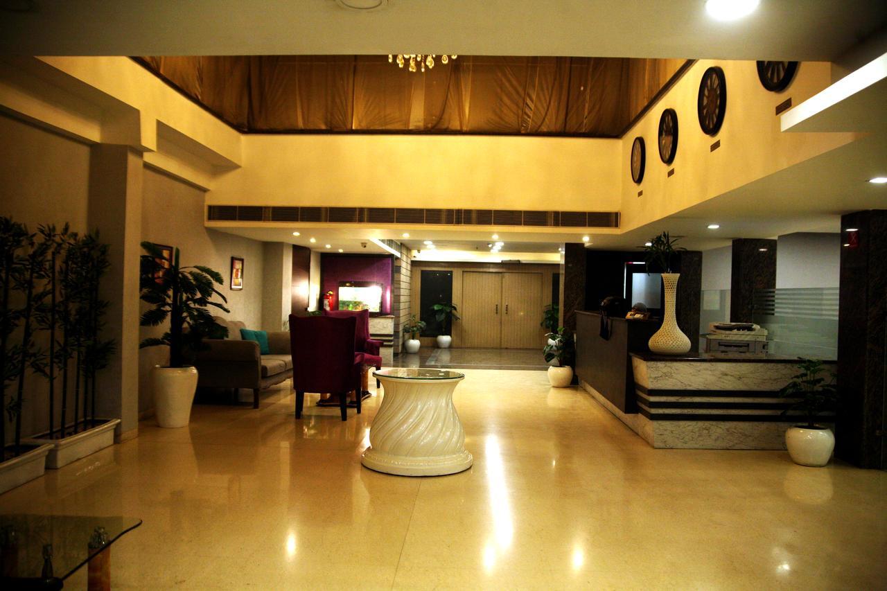 Capital O 7331 Hotel Downtown New Delhi Extérieur photo